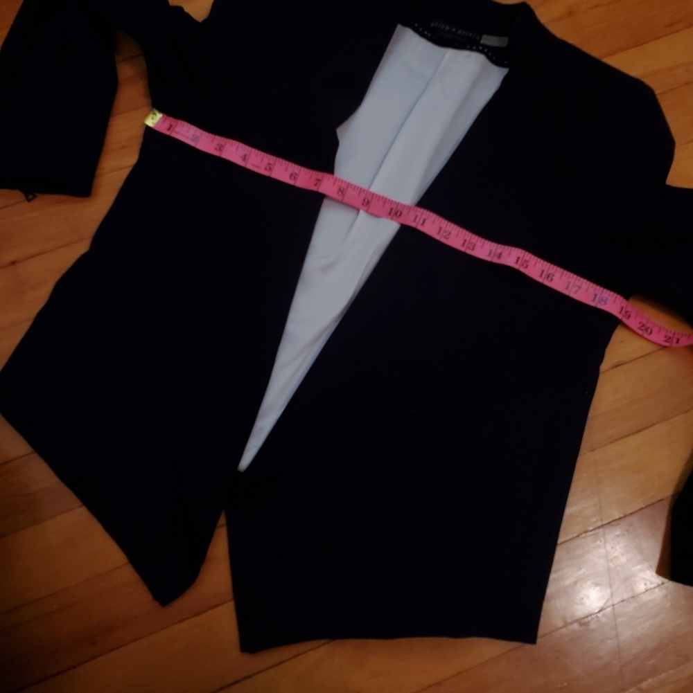 Alice + Olivia Employed Open Front black blazer. Size 8. Classic and classy. - Picture 9 of 11